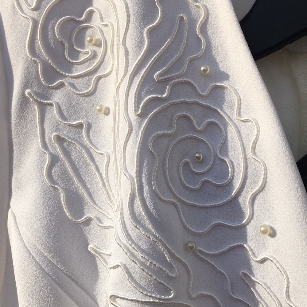 White skirt suit  and jacket - Picture 7 of 8